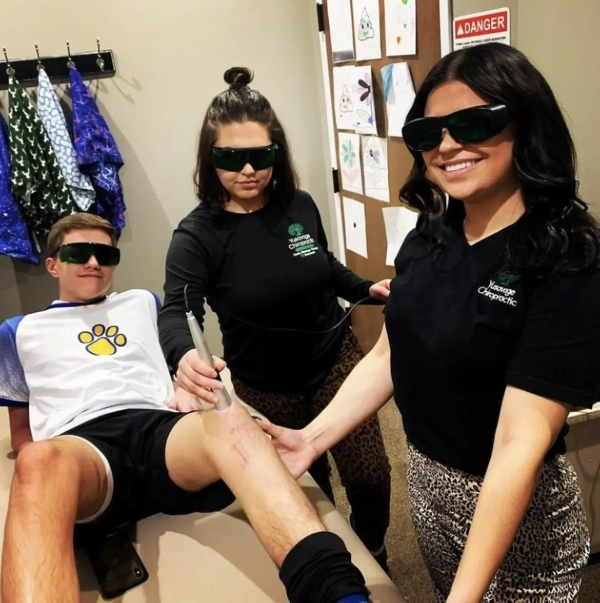 @summuslaser; instagram post; Chiropractic providing laser therapy to a young patient